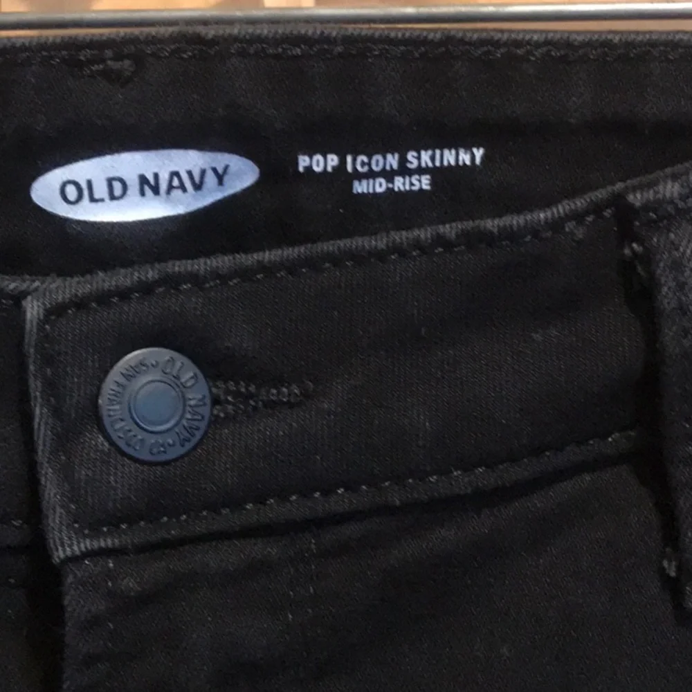 Old Navy Mid-Rise Skinny Jeans - Picture 5 of 8